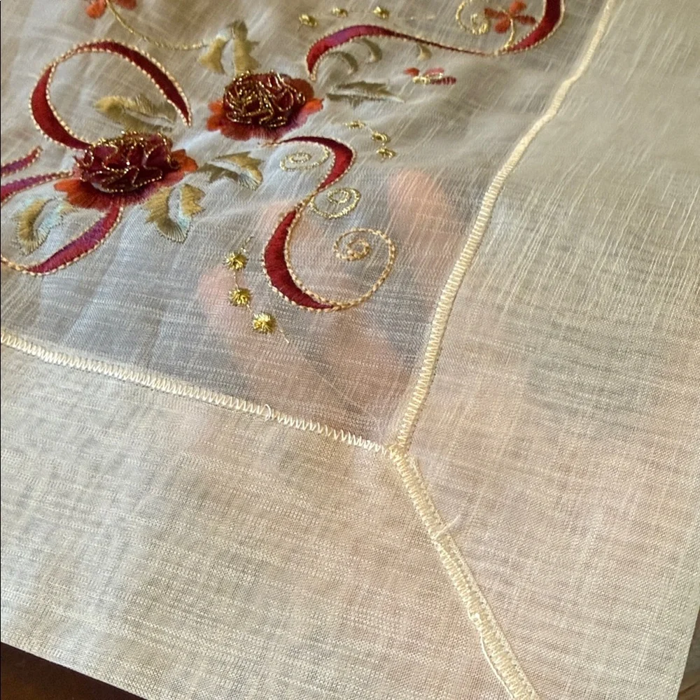 Square Embroidered 3D Floral Table runner Embroidered Floral Cream & Red New
